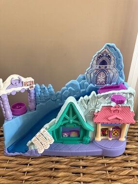 Fisher-Price Little People Disney Frozen Elsa’s Ice Palace